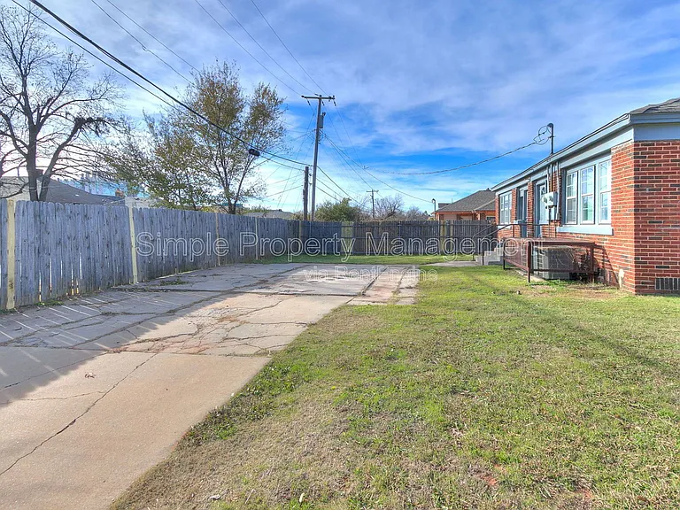 946 East Dr — Photo 20