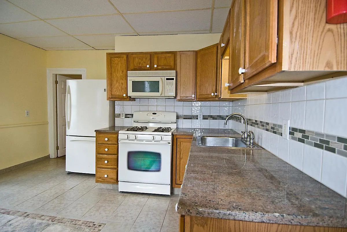 2 bed, 950 sqft, $1,650 — Photo 2