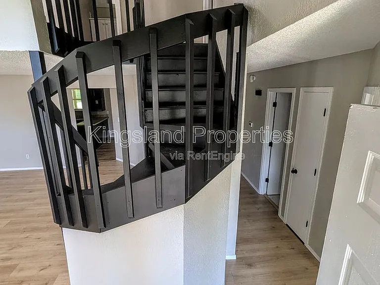 2217 Wendy Way Dr — Photo 3
