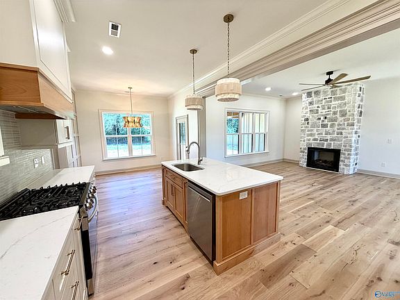 4th image of 1073 Rosehaven Dr