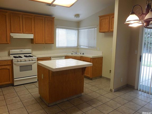 5th image of 2591 Cameron Park Dr