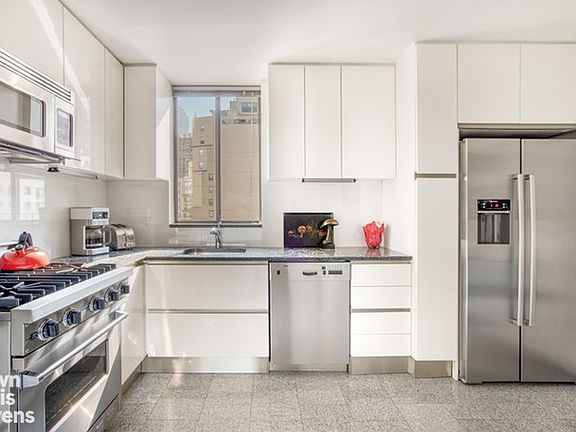 4th image of 303 E 49th St APT 12A