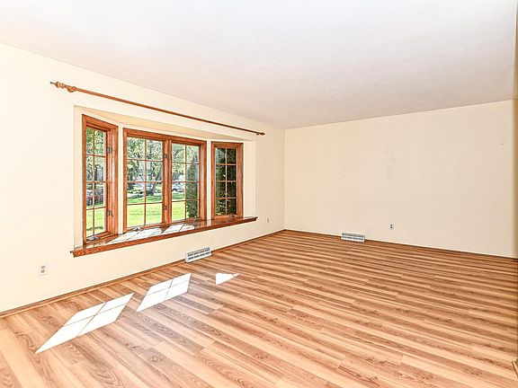 4th image of 460 N Sherman STREET