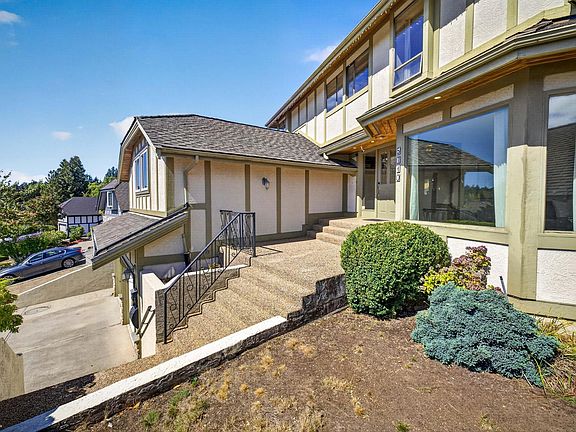 2nd image of 5710 Goldenrod Cres