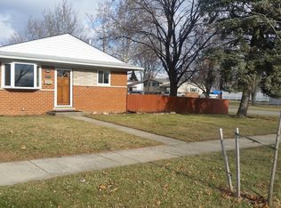 1108 W Elmwood Ave, Clawson, MI 48017