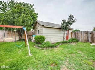 1902R Meadowview Dr, Garland, TX 75043