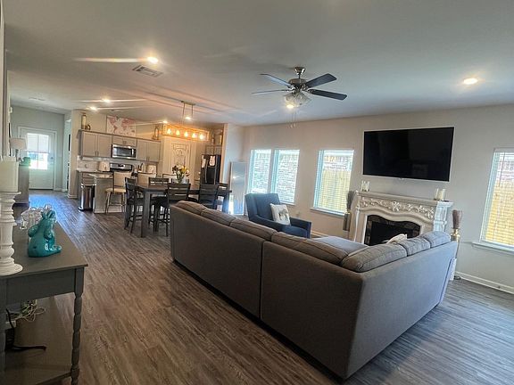 4th image of 627 Miraval Ave
