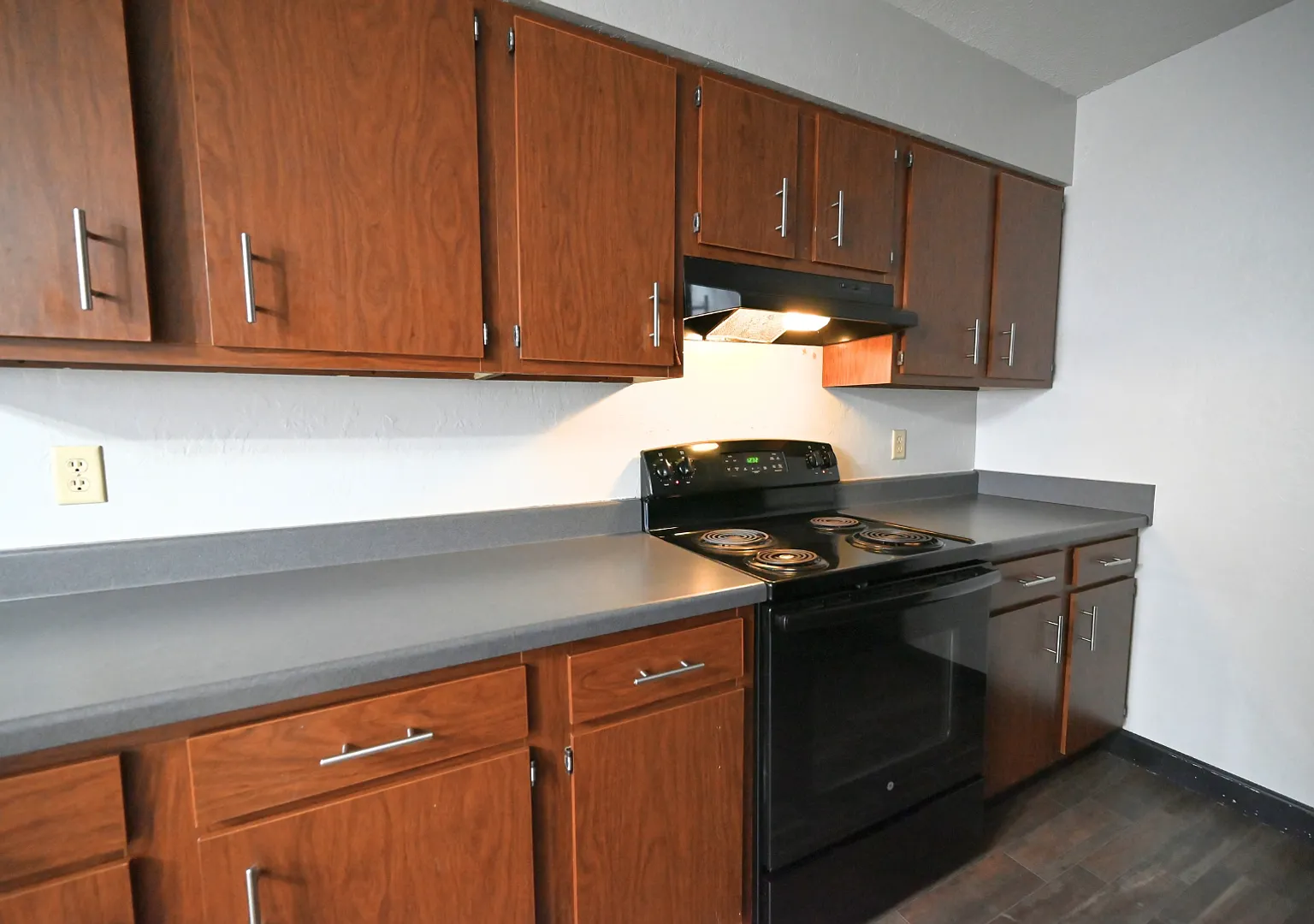 Raven Oaks Apartments — Photo 3