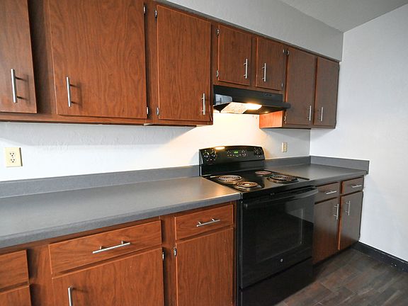 3rd image of 3260 Raven Oaks Dr #11