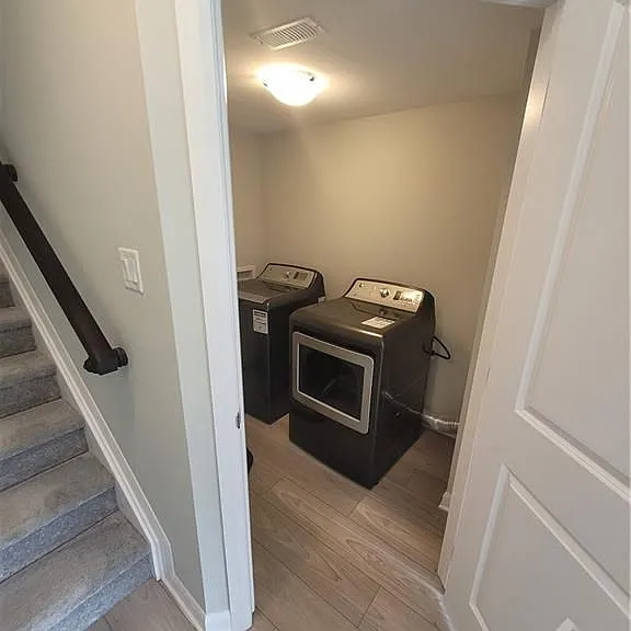 551 Clemency Cres — Photo 9