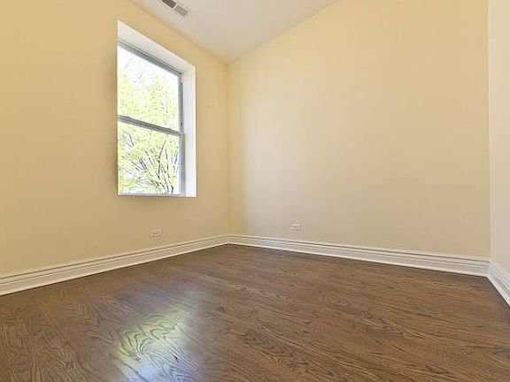 3rd image of 4815 W Montana St