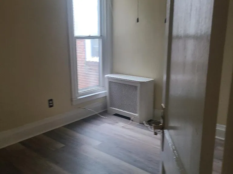 569 Geneva Ave — Photo 5