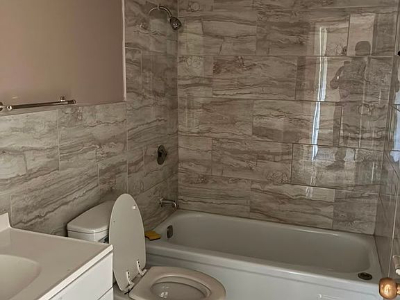 3rd image of 553 Ashland Ave APT F