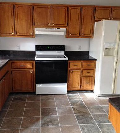 3rd image of 102 Coopers Ln