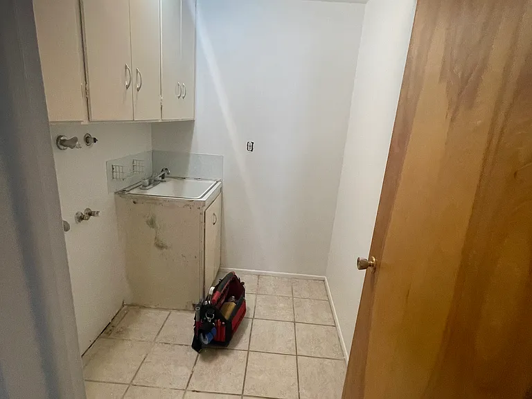 345 W 600 N — Photo 23