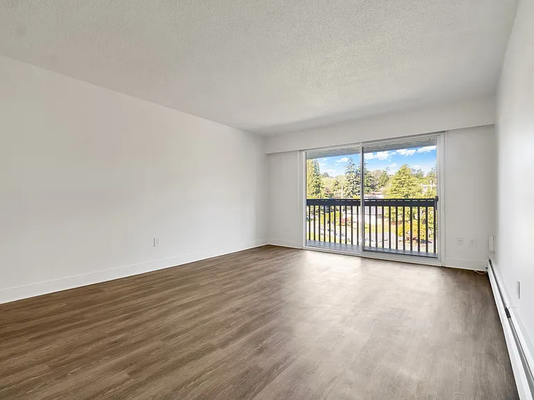 3868 Shelbourne St — Photo 12