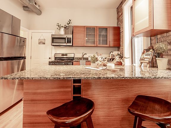 4th image of 1441 N Elk Grove Ave APT 2S