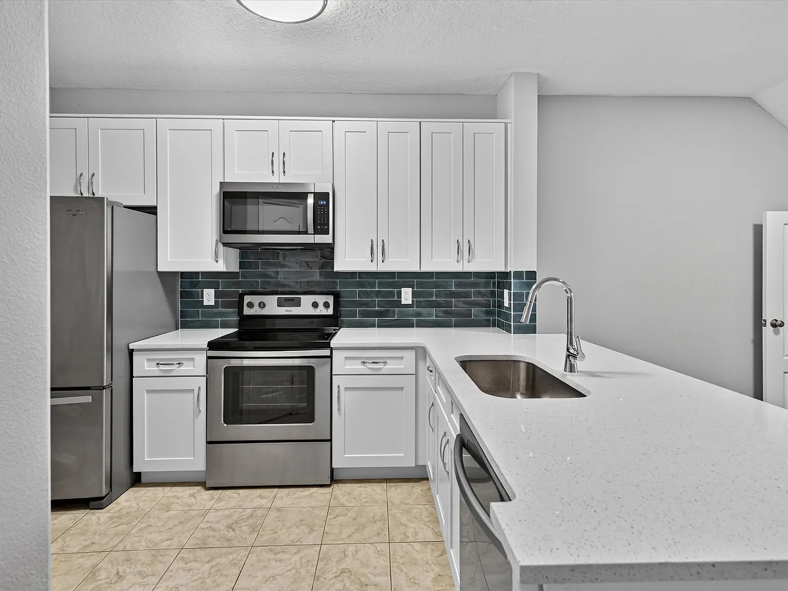 3 bed, 2.5 bath, 1535 sqft, $2,125 — Photo 4