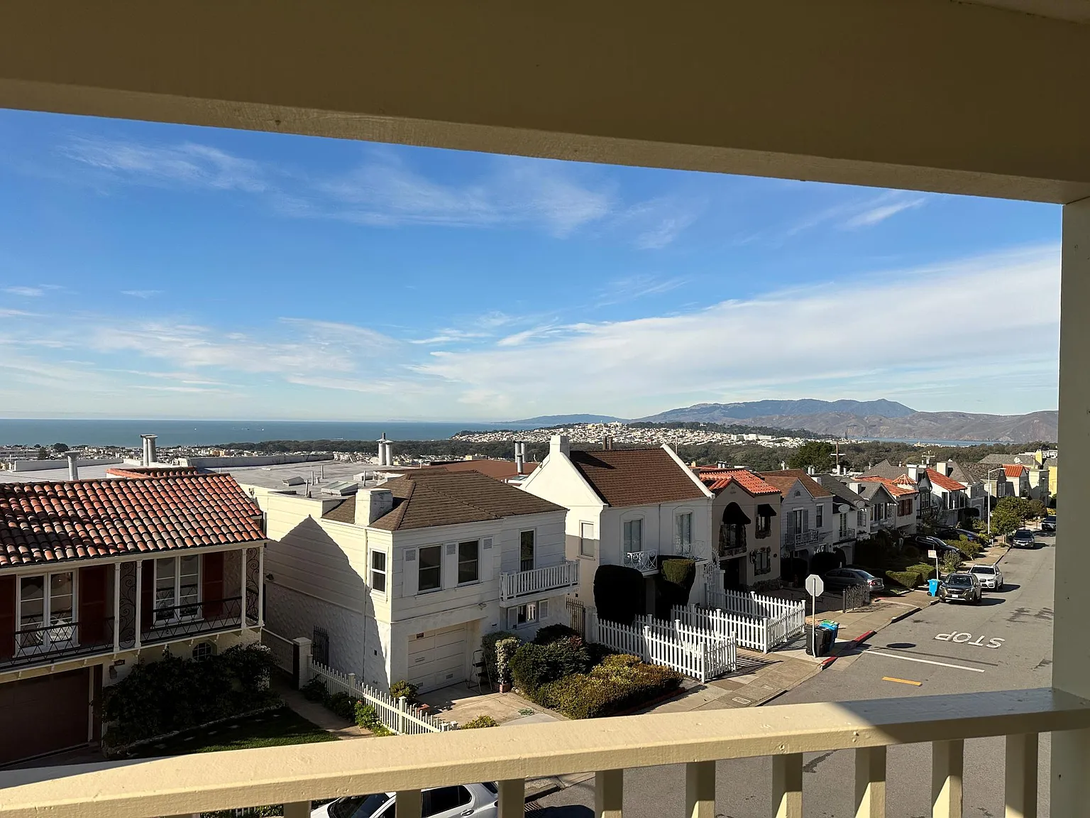 3 bed, 2.5 bath, 1873 sqft, $7,950 — Photo 2