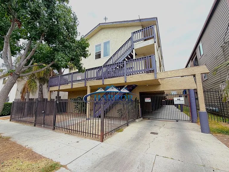 1621 E 5th St #3 — Photo 1