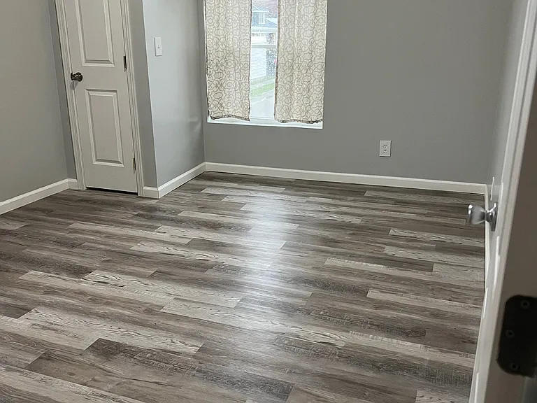 502 W Shelby St #D — Photo 3