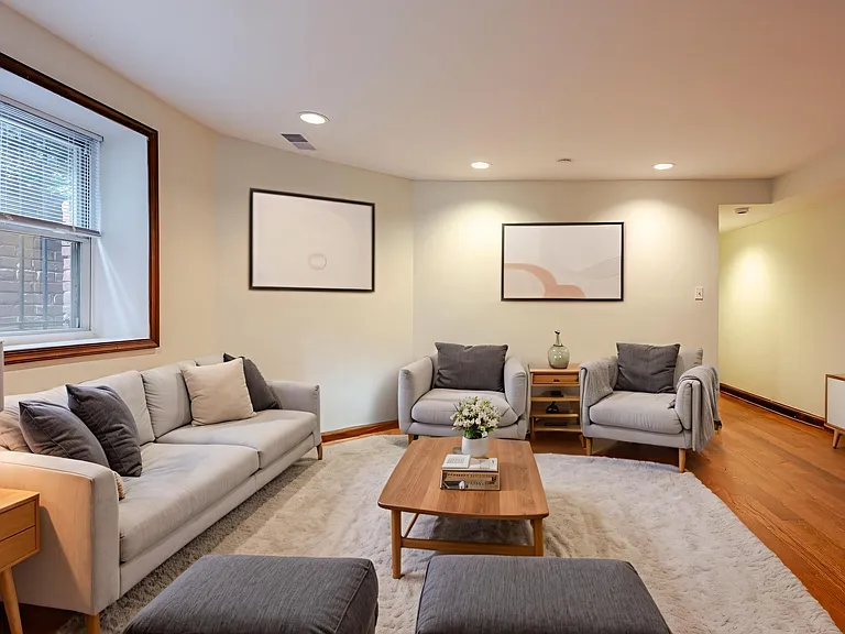 300 F St NE #BASEMENT — Photo 2