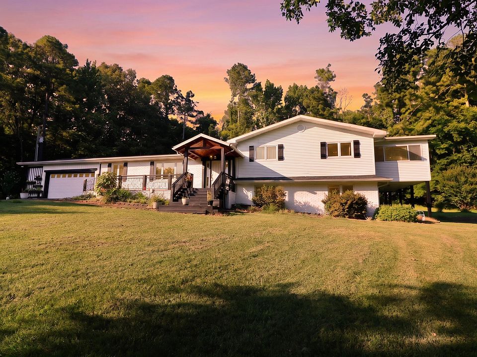 1st image of 588 Bay Ln