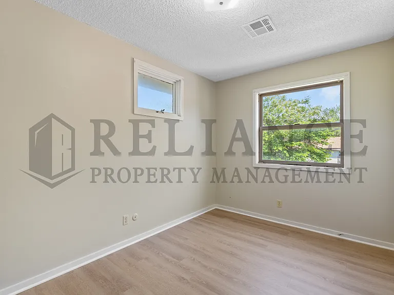 445 N Richmond Ave — Photo 20