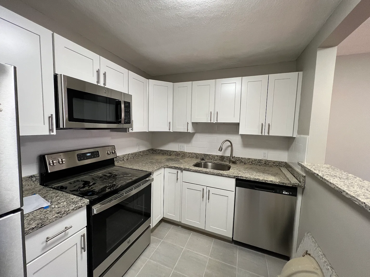 2 bed, 1.0 bath, $2,600 — Photo 2