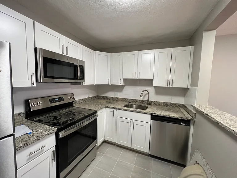 268 Grove St #10D — Photo 2
