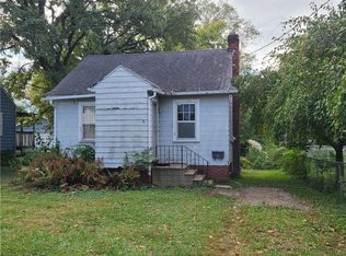 2909 Maple St, Des Moines, IA 50317