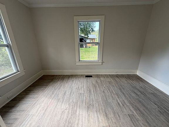5th image of 615 Hampton St