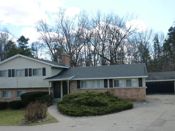 4704 Burton St SE, Kentwood, MI 49546