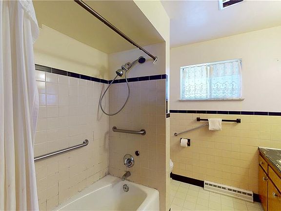 4th image of 29321 Beechwood Dr