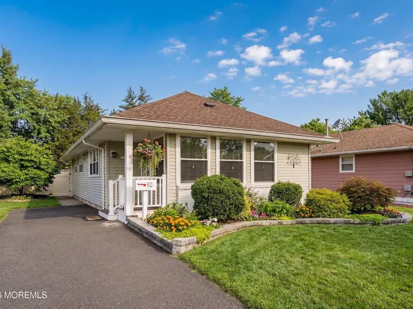 10 Acapulco Place, Toms River, NJ 08753