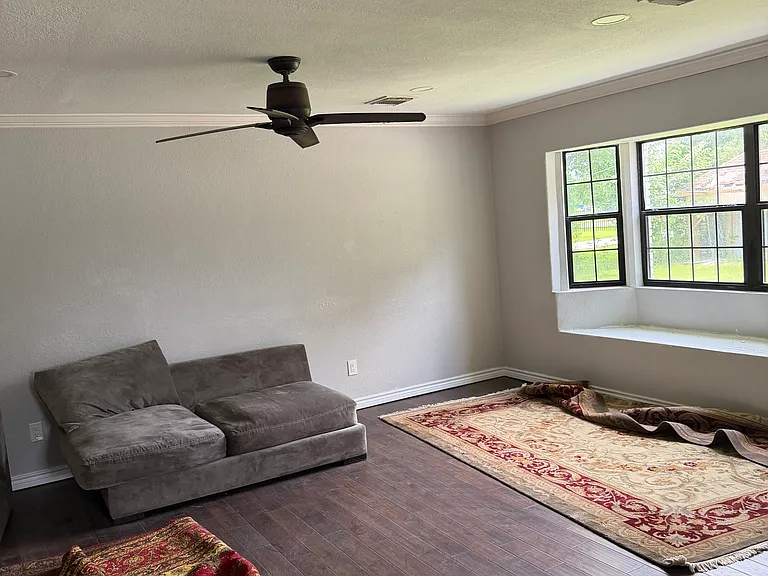 330 Oates Rd — Photo 5