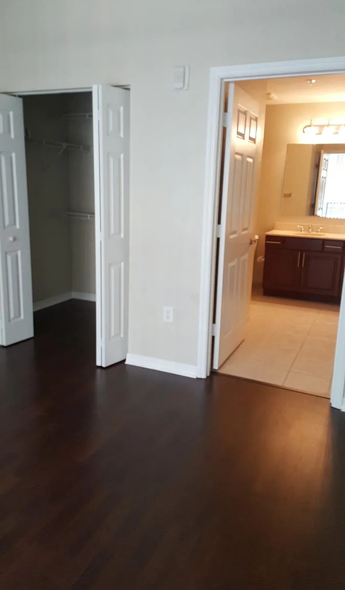 2 bed, 1084 sqft, $2,750 — Photo 3