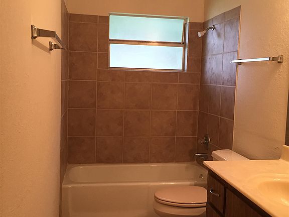 4th image of 3300 NE 23rd Ct