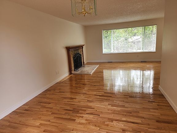 3rd image of 4603 182nd Pl SW