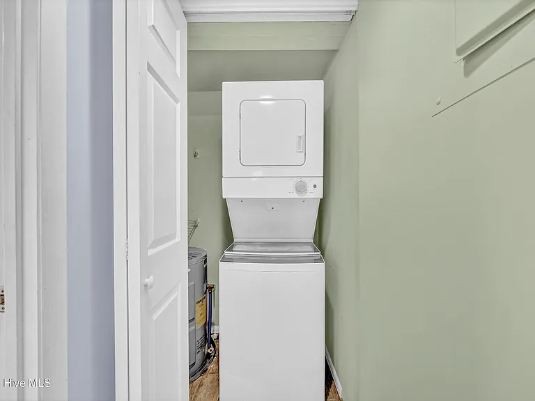 4403 Holly Tree Rd — Photo 25