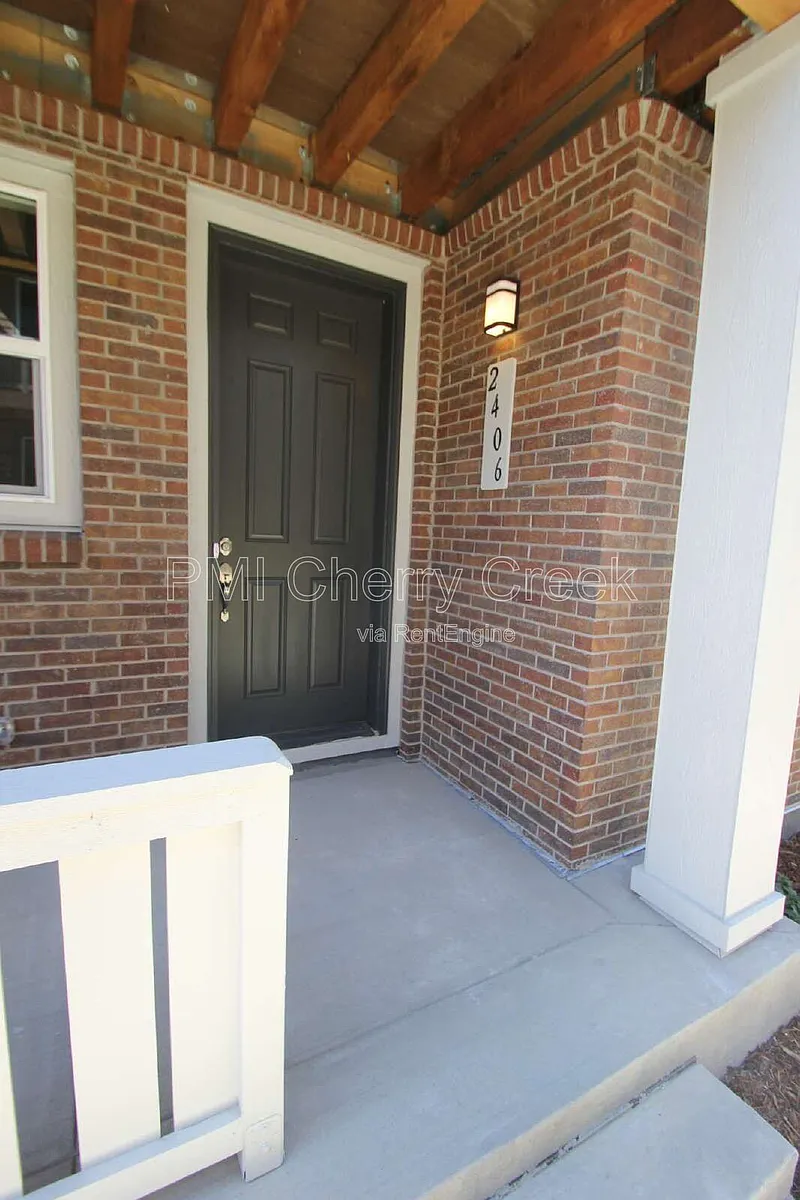 Building Photo - 2406 S Troy Ct
