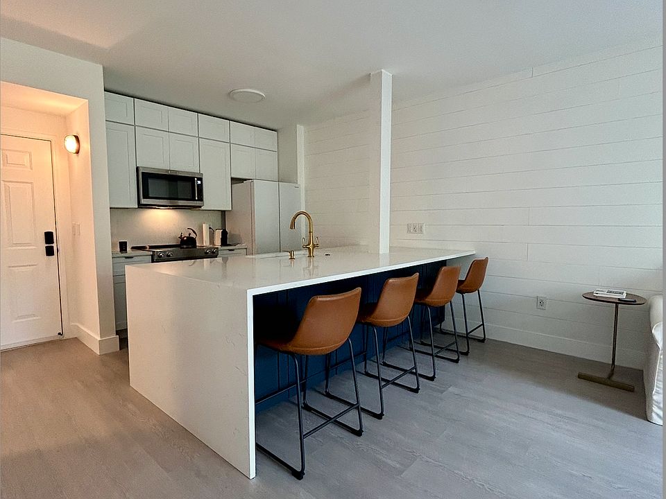 1st image of 630 Sapodilla Ave APT 404