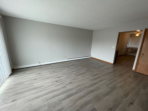 3rd image of 221 Robinhood Ln #4
