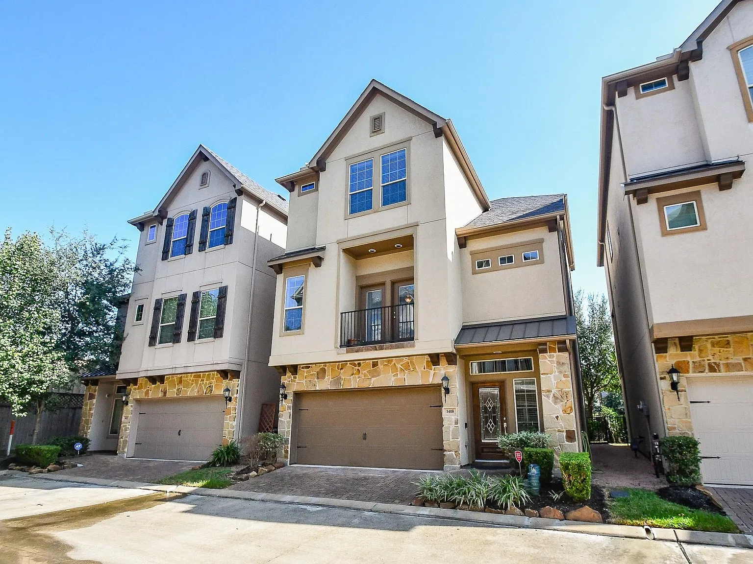 4 bed, 3.5 bath, 2837 sqft, $2,900 — Photo 2