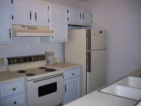 3rd image of 1724 Utah Ave
