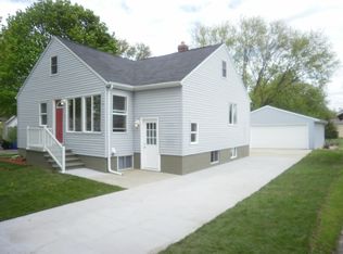 1752 N Charlotte St, Appleton, WI 54911