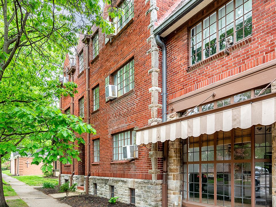 Mariemont Square Exterior