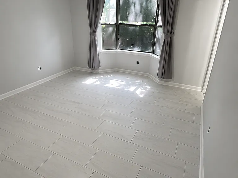 Primary suite with a private en-suite bathroom and walk-in closet.