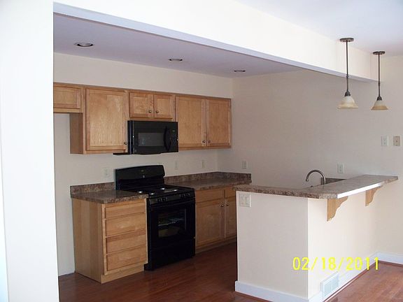 3rd image of 66 Pleasantview Ave
