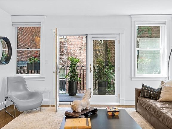4th image of 290 North St #2